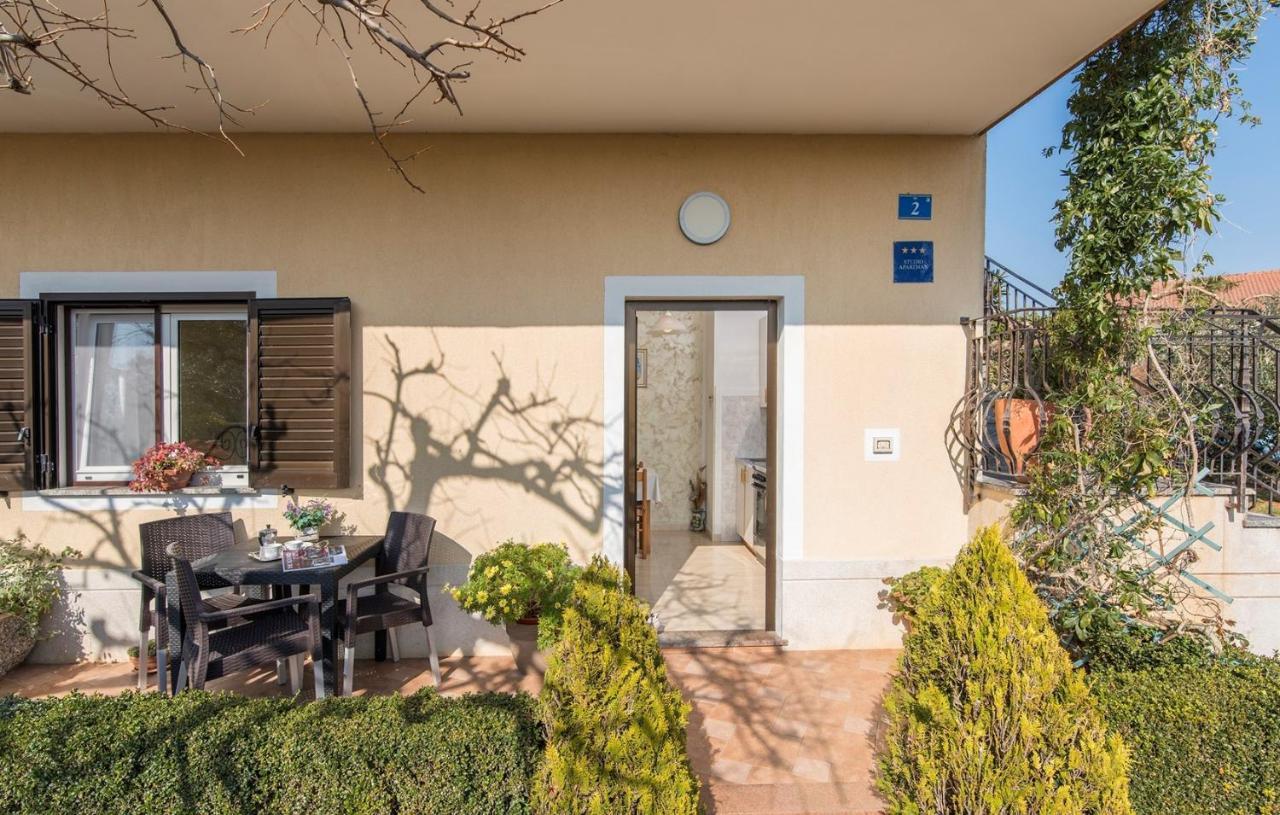 Apartment Complex Orzan Lovrecica Exterior photo