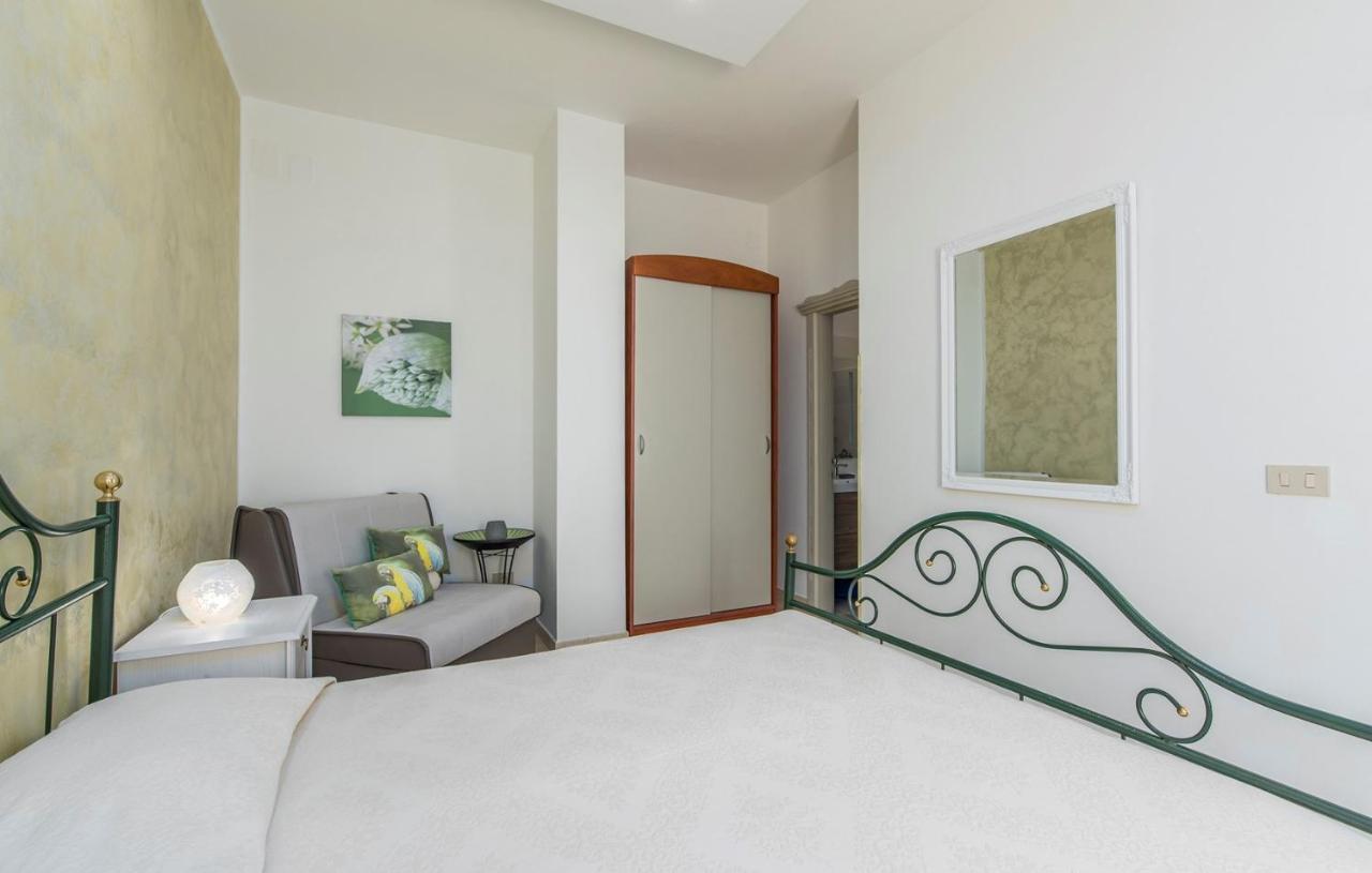Apartment Complex Orzan Lovrecica Exterior photo