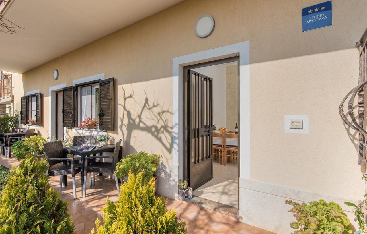 Apartment Complex Orzan Lovrecica Exterior photo